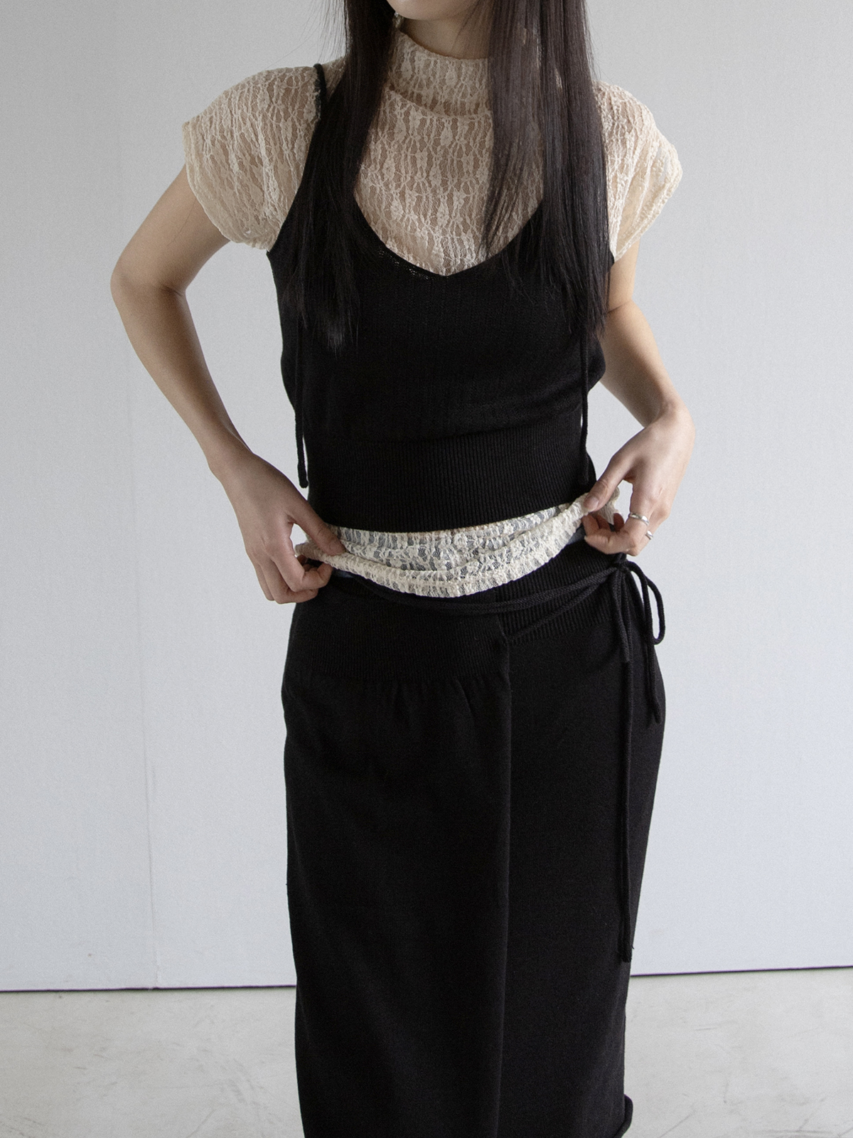 TIE KNIT SLEEVELESS (2COLORS)
